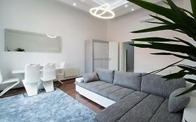 Basilika View Imperial Suite -Sas Street -Need Reservation For Free Parking